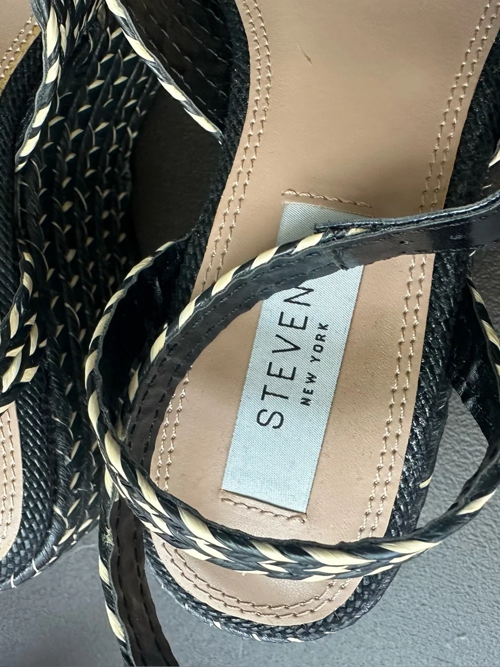 NWOT Black & Natural Woven Platform Sandals